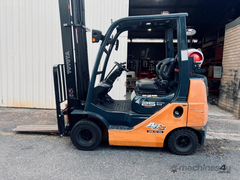 Low Hour Compact Toyota Forklift